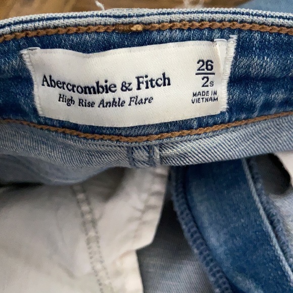 Abercrombie & Fitch High Rise Jeans - Picture 4 of 4